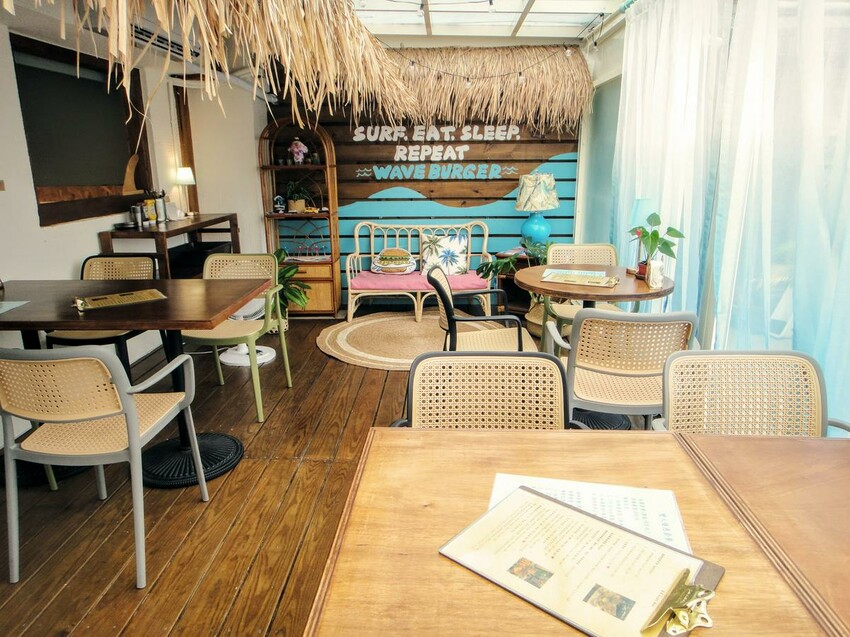 【美食】「蔥浪堡」漢堡、炸物、衝浪用品，宜蘭礁溪漢堡推薦、礁溪網美餐廳、礁溪寵物友善餐廳 (附菜單)