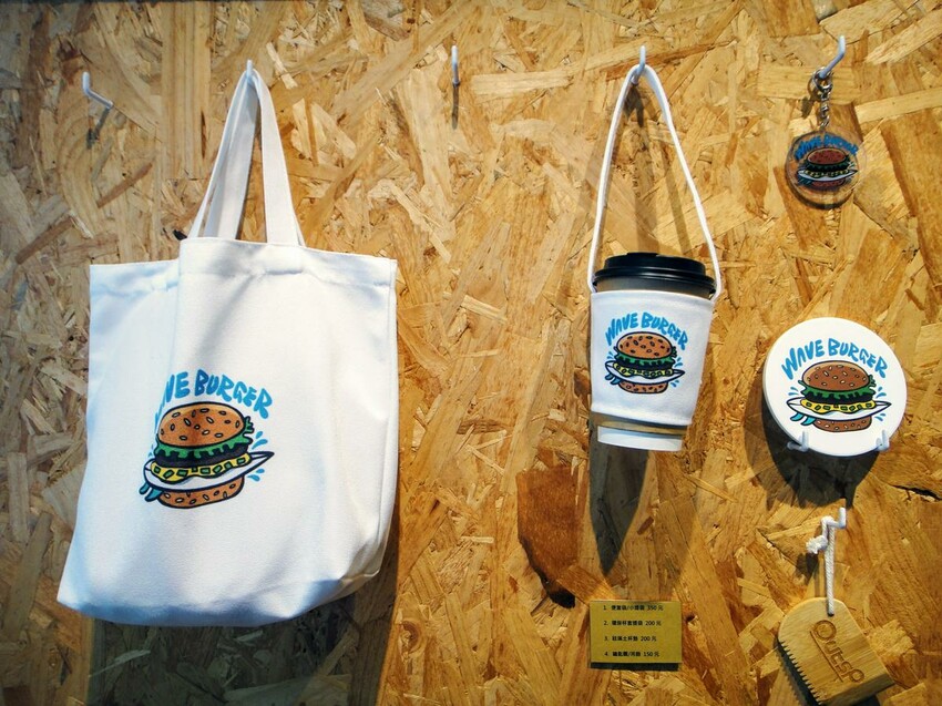 【美食】「蔥浪堡」漢堡、炸物、衝浪用品，宜蘭礁溪漢堡推薦、礁溪網美餐廳、礁溪寵物友善餐廳 (附菜單)