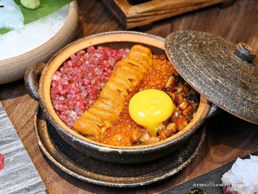 台中市西屯區台中必吃燒肉，餐點好吃份量又多，日本鳥居造景超好拍，還有免費和服體驗