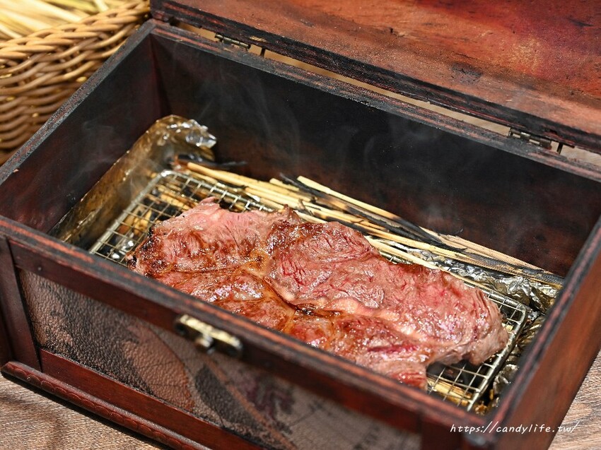 台中市西屯區台中必吃燒肉，餐點好吃份量又多，日本鳥居造景超好拍，還有免費和服體驗