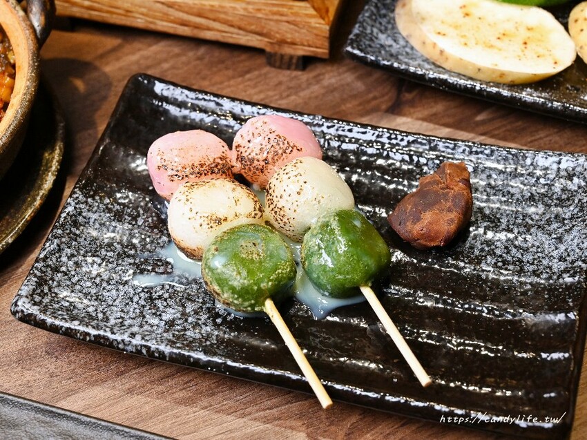 台中市西屯區台中必吃燒肉，餐點好吃份量又多，日本鳥居造景超好拍，還有免費和服體驗