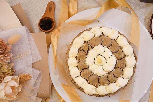 【工典甜點】將台灣在地風味結合法式甜點做結合，打造最獨一無二的千層蛋糕新嘗試＊今年中秋就送上最具有特