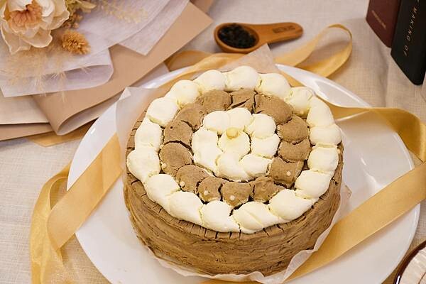 【工典甜點】將台灣在地風味結合法式甜點做結合，打造最獨一無二的千層蛋糕新嘗試＊今年中秋就送上最具有特