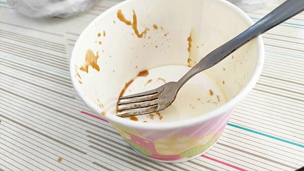 完全大勝名店的超強實力！網路高達４．3顆星的路邊攤美食，味道一流，特殊的醬汁，一吃就會讓你上癮，一來