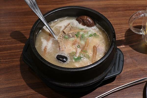 【台南東區美食】姜滿堂존맛탱 台南南紡店～食材新鮮，肉的品質