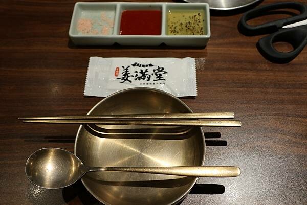 【台南東區美食】姜滿堂존맛탱 台南南紡店～食材新鮮，肉的品質