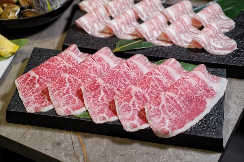 【新竹美食】竹北遠百周邊新開幕「酉Shabu」精緻鍋物，有現撈生猛海鮮、豐富蔬菜自助吧！氣派的裝潢特別適合聚餐，更有多間包廂可以預約～ - 阿華田的美食日記