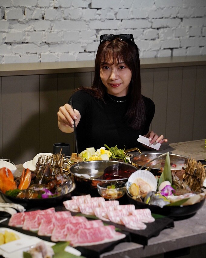 【新竹美食】竹北遠百周邊新開幕「酉Shabu」精緻鍋物，有現撈生猛海鮮、豐富蔬菜自助吧！氣派的裝潢特別適合聚餐，更有多間包廂可以預約～ - 阿華田的美食日記