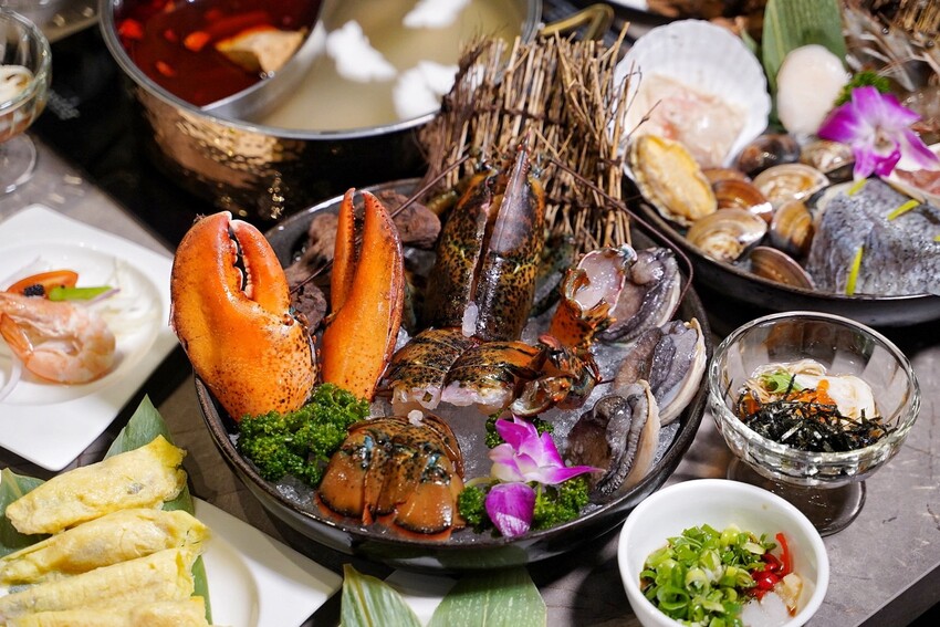 【新竹美食】竹北遠百周邊新開幕「酉Shabu」精緻鍋物，有現撈生猛海鮮、豐富蔬菜自助吧！氣派的裝潢特別適合聚餐，更有多間包廂可以預約～ - 阿華田的美食日記