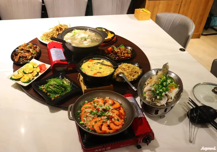 [高雄三民區熱炒推薦]天嚐地酒熱炒店/招牌成都老鴨鍋/金沙蝦