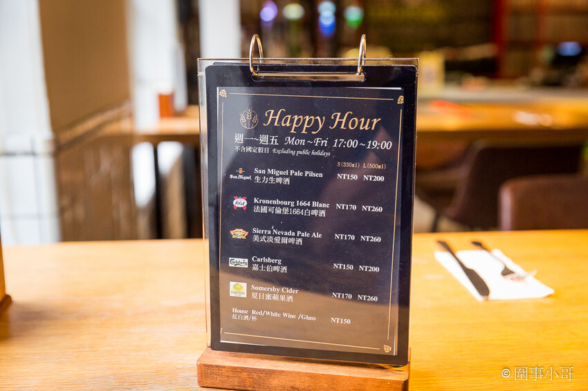 華山文創美食分享-Alleycat’s Pizza,因為思鄉而自己動手做出的經典英式及義式料理,吸引了來自四面八方的過客。內有飲酒議題,未成年請勿飲酒,飲酒過量有害健康喔! @圍事小哥的幸福相框