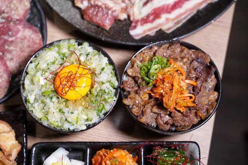 新竹燒肉新選擇！「燒肉モルディブ馬爾地夫」是一間主打內臟為主的度假型燒肉店，擁有日式的用餐氛圍及環境，更有日本職人精神的態度！ - 阿華田的美食日記