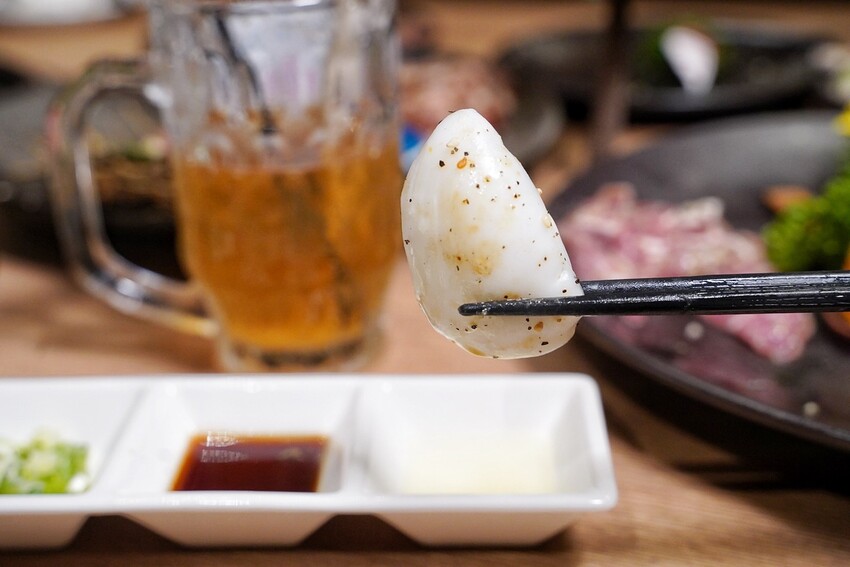 新竹燒肉新選擇！「燒肉モルディブ馬爾地夫」是一間主打內臟為主的度假型燒肉店，擁有日式的用餐氛圍及環境，更有日本職人精神的態度！ - 阿華田的美食日記