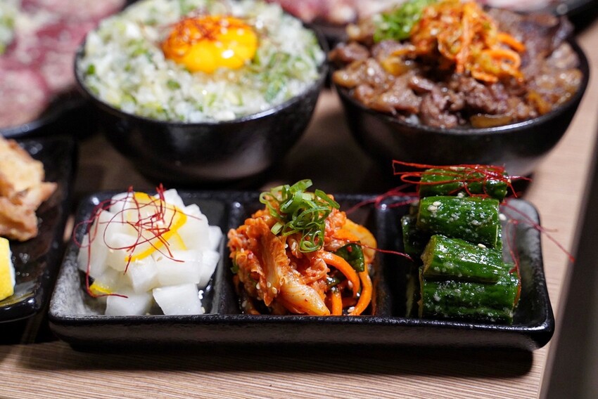 新竹燒肉新選擇！「燒肉モルディブ馬爾地夫」是一間主打內臟為主的度假型燒肉店，擁有日式的用餐氛圍及環境，更有日本職人精神的態度！ - 阿華田的美食日記