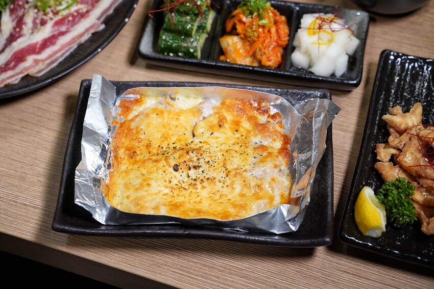 新竹燒肉新選擇！「燒肉モルディブ馬爾地夫」是一間主打內臟為主的度假型燒肉店，擁有日式的用餐氛圍及環境，更有日本職人精神的態度！ - 阿華田的美食日記