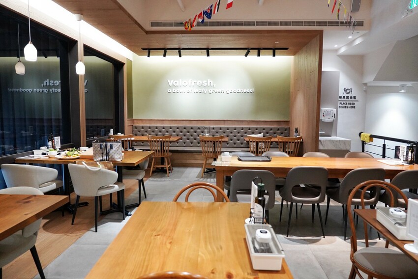 這是我吃過最大盤的溫沙拉！外帶溫沙拉3種蛋白質搭5種配料超澎湃，160元丼飯滿到看不到藜麥飯