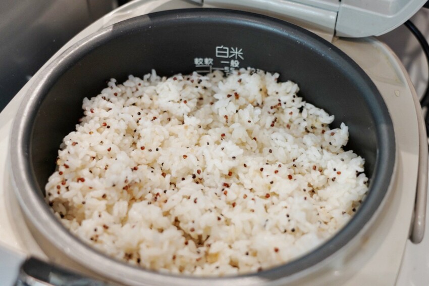 這是我吃過最大盤的溫沙拉！外帶溫沙拉3種蛋白質搭5種配料超澎湃，160元丼飯滿到看不到藜麥飯