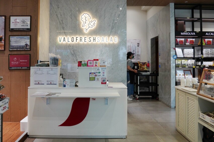 這是我吃過最大盤的溫沙拉！外帶溫沙拉3種蛋白質搭5種配料超澎湃，160元丼飯滿到看不到藜麥飯