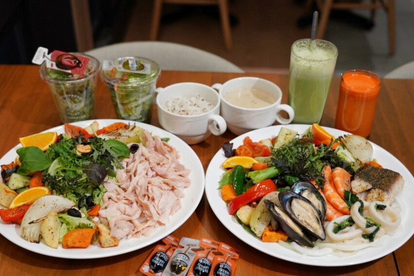 這是我吃過最大盤的溫沙拉！外帶溫沙拉3種蛋白質搭5種配料超澎湃，160元丼飯滿到看不到藜麥飯