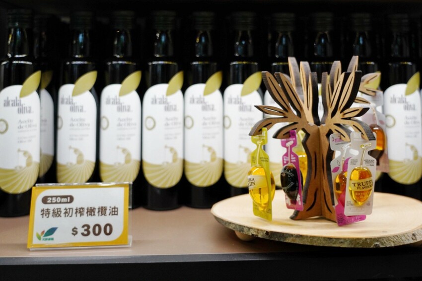 這是我吃過最大盤的溫沙拉！外帶溫沙拉3種蛋白質搭5種配料超澎湃，160元丼飯滿到看不到藜麥飯