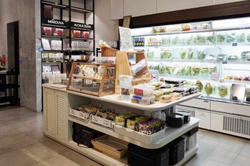 這是我吃過最大盤的溫沙拉！外帶溫沙拉3種蛋白質搭5種配料超澎湃，160元丼飯滿到看不到藜麥飯