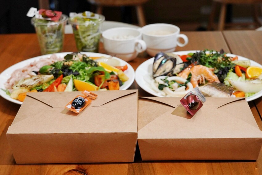 這是我吃過最大盤的溫沙拉！外帶溫沙拉3種蛋白質搭5種配料超澎湃，160元丼飯滿到看不到藜麥飯