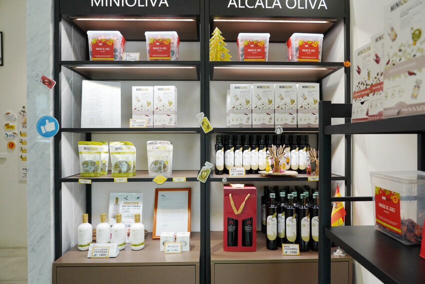 這是我吃過最大盤的溫沙拉！外帶溫沙拉3種蛋白質搭5種配料超澎湃，160元丼飯滿到看不到藜麥飯