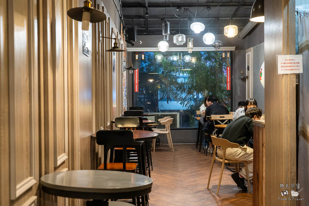 高雄飲料傳奇！老江紅茶牛奶24小時營業，超過70年老店必喝。