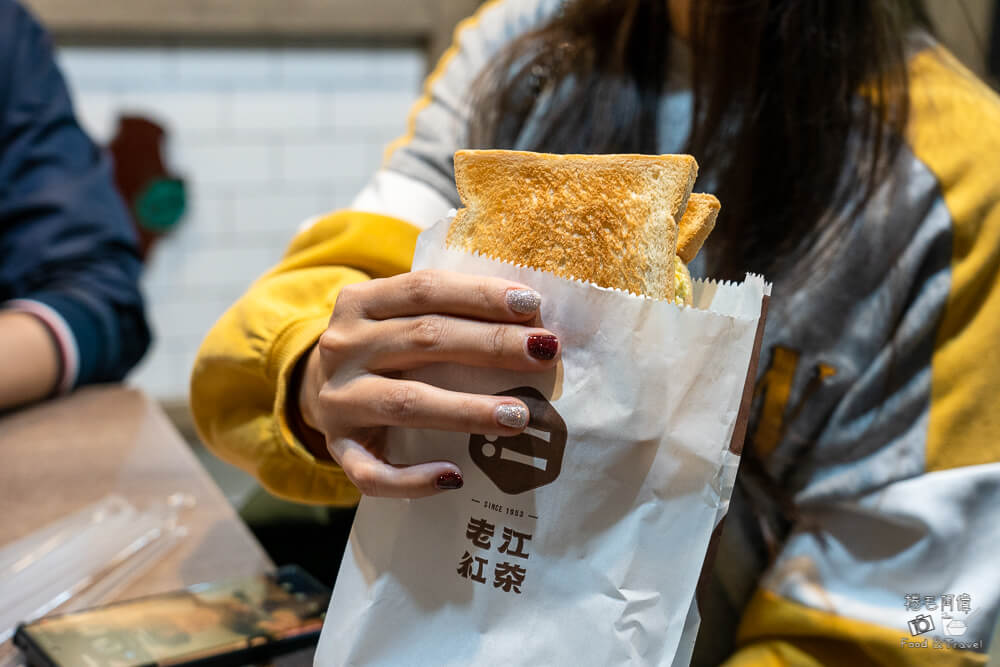 高雄飲料傳奇！老江紅茶牛奶24小時營業，超過70年老店必喝。