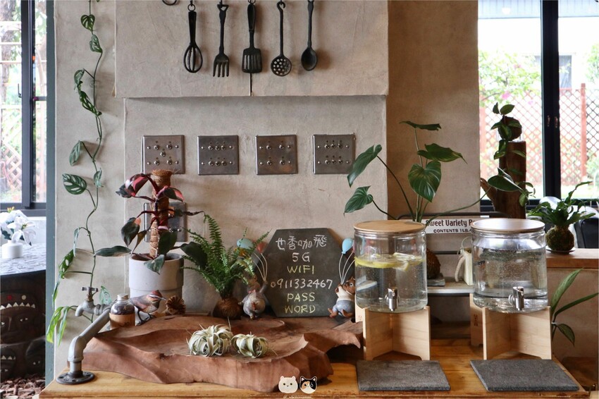 高雄美濃咖啡廳|也香咖飛 Yé Xiang Café．植栽與咖啡香圍繞滿屋．高雄咖啡廳推薦、美濃民俗村附近超美咖啡廳!