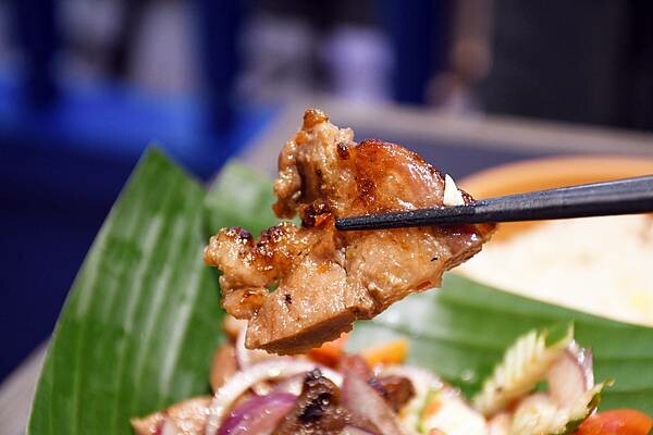 連續六年榮獲米其林必比登推薦的泰國餐廳高雄據點降落在夢時代啦！【帕泰家 Baan Phadthai】讓我瞬間有種重