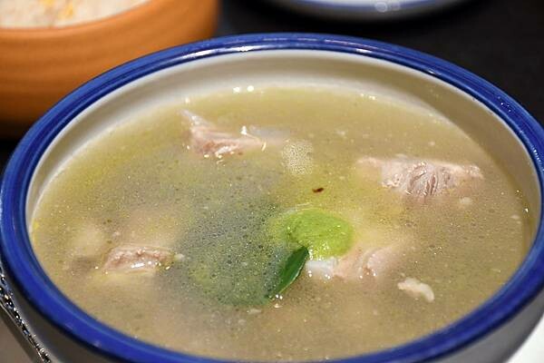 連續六年榮獲米其林必比登推薦的泰國餐廳高雄據點降落在夢時代啦！【帕泰家 Baan Phadthai】讓我瞬間有種重