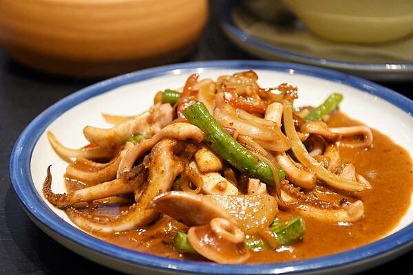 連續六年榮獲米其林必比登推薦的泰國餐廳高雄據點降落在夢時代啦！【帕泰家 Baan Phadthai】讓我瞬間有種重