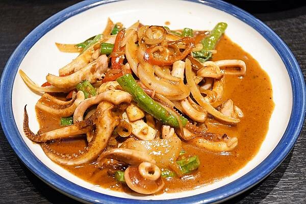 連續六年榮獲米其林必比登推薦的泰國餐廳高雄據點降落在夢時代啦！【帕泰家 Baan Phadthai】讓我瞬間有種重