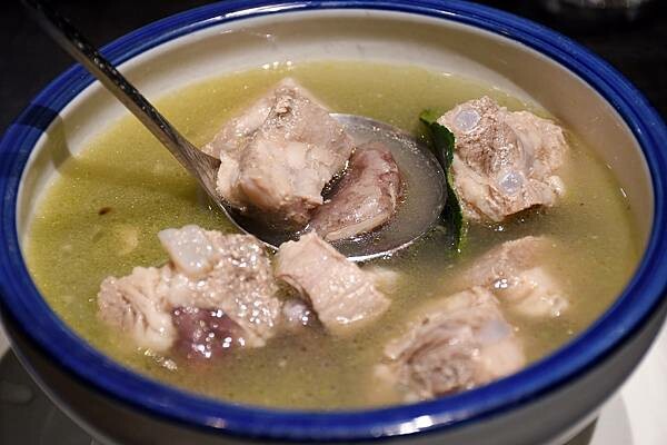 連續六年榮獲米其林必比登推薦的泰國餐廳高雄據點降落在夢時代啦！【帕泰家 Baan Phadthai】讓我瞬間有種重