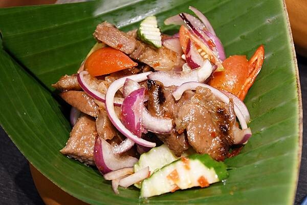 連續六年榮獲米其林必比登推薦的泰國餐廳高雄據點降落在夢時代啦！【帕泰家 Baan Phadthai】讓我瞬間有種重