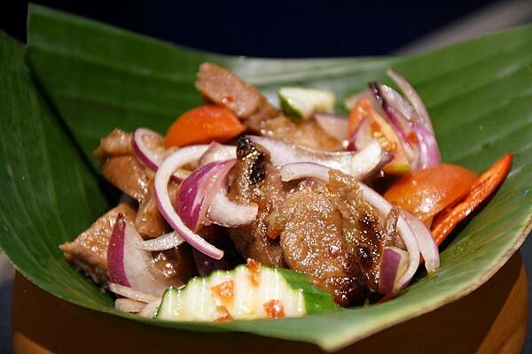 連續六年榮獲米其林必比登推薦的泰國餐廳高雄據點降落在夢時代啦！【帕泰家 Baan Phadthai】讓我瞬間有種重