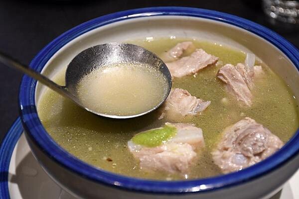 連續六年榮獲米其林必比登推薦的泰國餐廳高雄據點降落在夢時代啦！【帕泰家 Baan Phadthai】讓我瞬間有種重