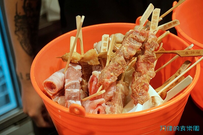 【西門站】焦糖楓串燒西門店-平價串燒，食材新鮮、特殊漢方烤肉粉，鹹甜入味超好吃