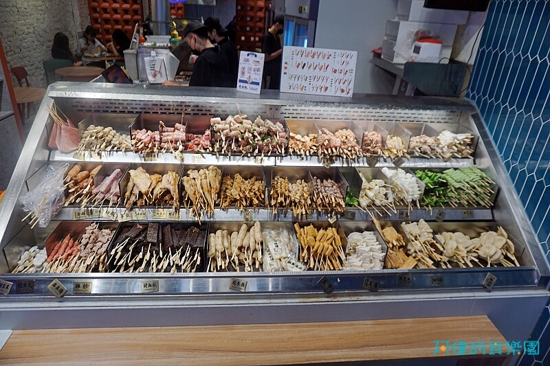 【西門站】焦糖楓串燒西門店-平價串燒，食材新鮮、特殊漢方烤肉粉，鹹甜入味超好吃