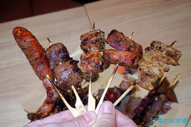 【西門站】焦糖楓串燒西門店-平價串燒，食材新鮮、特殊漢方烤肉粉，鹹甜入味超好吃