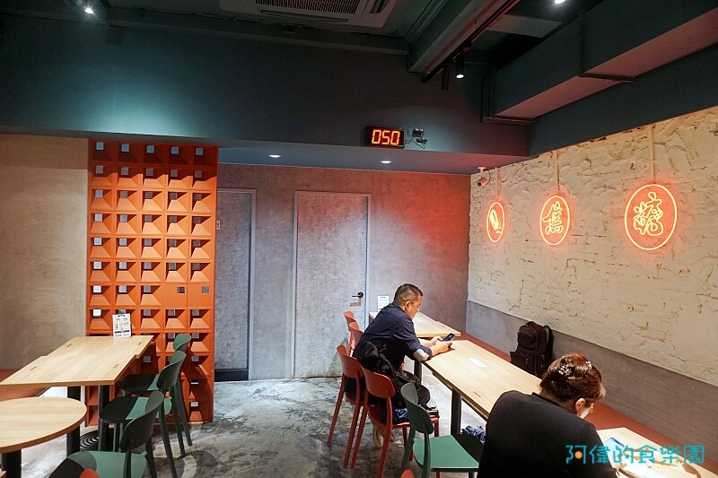 【西門站】焦糖楓串燒西門店-平價串燒，食材新鮮、特殊漢方烤肉粉，鹹甜入味超好吃