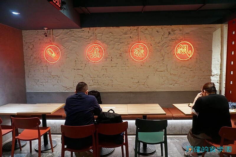 【西門站】焦糖楓串燒西門店-平價串燒，食材新鮮、特殊漢方烤肉粉，鹹甜入味超好吃