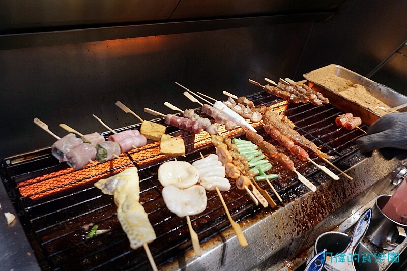 【西門站】焦糖楓串燒西門店-平價串燒，食材新鮮、特殊漢方烤肉粉，鹹甜入味超好吃