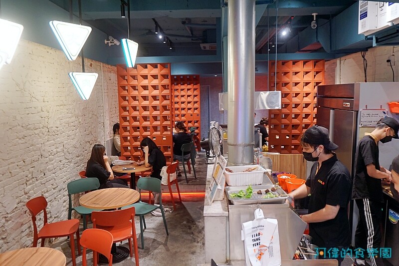 【西門站】焦糖楓串燒西門店-平價串燒，食材新鮮、特殊漢方烤肉粉，鹹甜入味超好吃