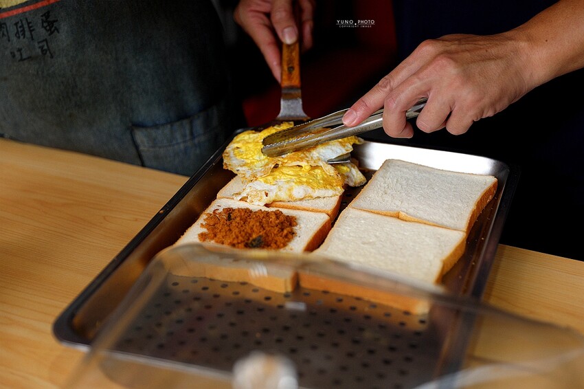 晨吉司漢肉排蛋吐司-社頭員集店｜吐司控必訪！清晨五點半就開賣 不烤不切邊超軟綿肉排蛋吐司。菜單價位