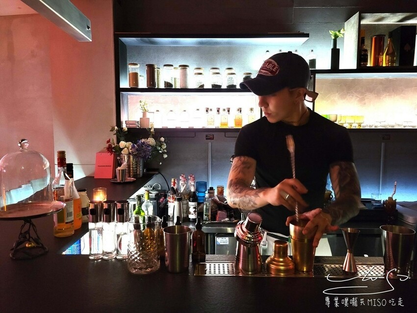 【大直酒吧推薦】Clean Rose ➤ 燈光美氣氛佳隨便一個角落都超好拍！台北酒吧推薦，IG打卡熱點！