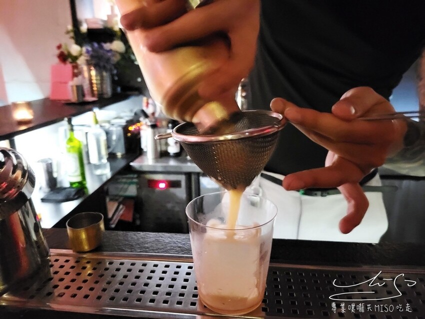 【大直酒吧推薦】Clean Rose ➤ 燈光美氣氛佳隨便一個角落都超好拍！台北酒吧推薦，IG打卡熱點！