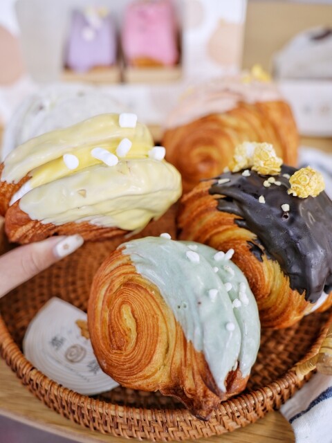 【台中食記】爆紅圓可頌新品牌〔 蝸頌 〕目前只在台中新光三越快閃到6/5,買四送一要買要快喔!