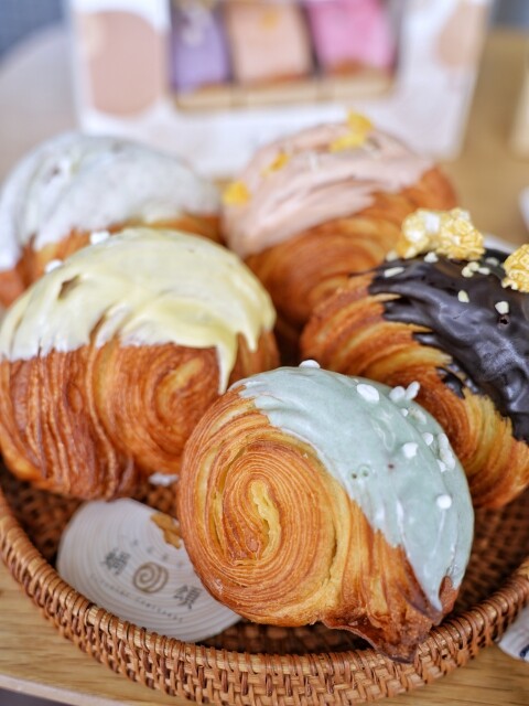 【台中食記】爆紅圓可頌新品牌〔 蝸頌 〕目前只在台中新光三越快閃到6/5,買四送一要買要快喔!